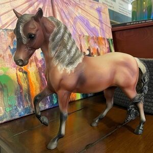 “Lindsay’s Faith” Breyer Horse Silver Maned Mustang Mare Collectible